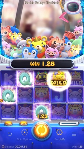 Ảnh gameplay Plushie Frenzy với cụm thú bông ở phía trên, dòng WIN 1.25 ở giữa và lưới quay có biểu tượng Q, Scatter, Wild bên dưới